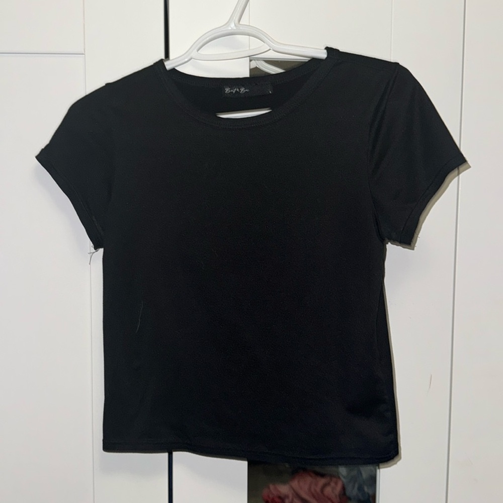 Black crop tee